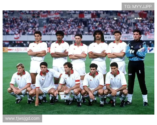 马尔科·范巴斯滕:足坛传奇与战术革新者的辉煌人生 马尔科·范巴斯滕:足坛传奇与战术革新者的辉煌人生