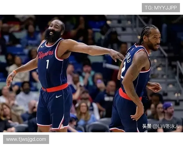 快船与勇士激烈对决，战况胶着双方全力争夺季后赛席位