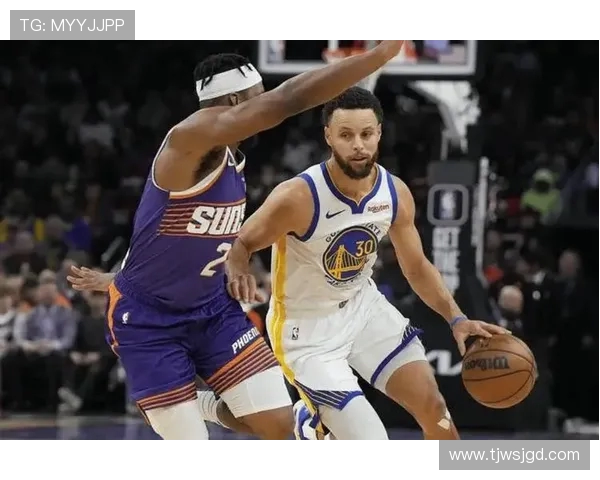 勇士与猛龙激战第3场争夺总冠军的关键时刻与精彩瞬间回顾 勇士与猛龙激战第3场争夺总冠军的关键时刻与精彩瞬间回顾